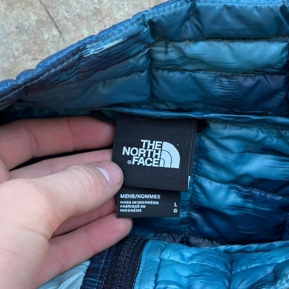 The North Face Thermoball Eco Puffer Jacket Mens Large Blue Abstract Print Zip